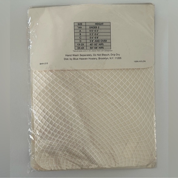 Vintage Accessories - Vintage 80’s Sireco White Fishnet Stockings in Size S/M - NIP